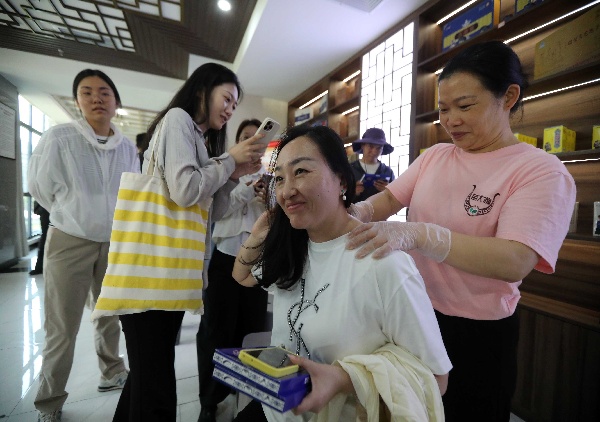 从“土方子”到大产业 四川兴文推动民族医药走出大山
