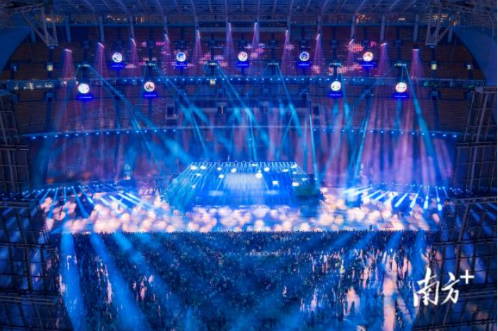 2025广州国际灯光节璀璨启幕，花影联动流光溢彩耀全城