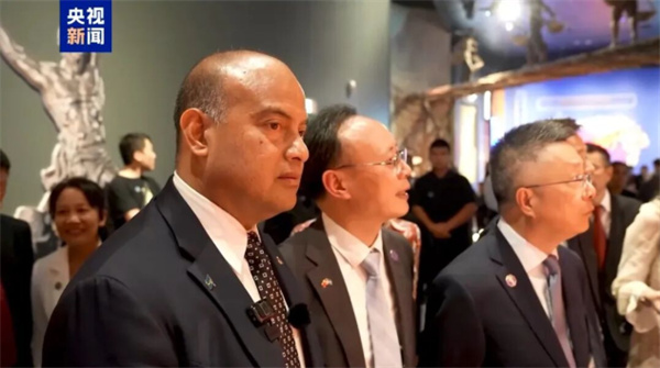 瑙鲁总统回广东老家，过小年