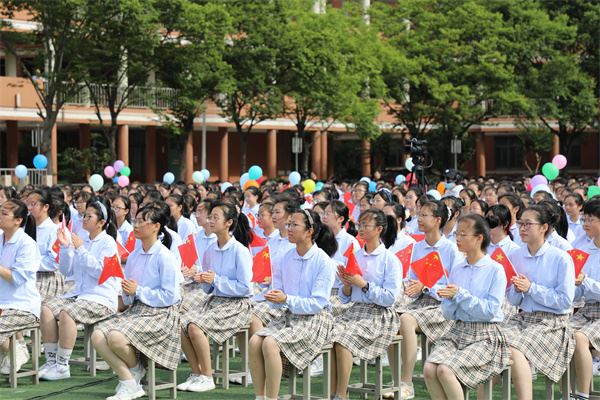 江苏如东实验中学与香港汉华中学联袂举办“共升一面国旗 青春约定未来”主题活动