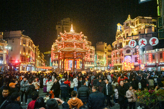 Unlock the enchanting magic of lanterns at Shantou Small Park!