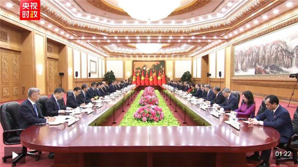 独家视频丨习近平同苏林会谈：愿同越方秉持初心 赓续友谊 团结协作 相互支持