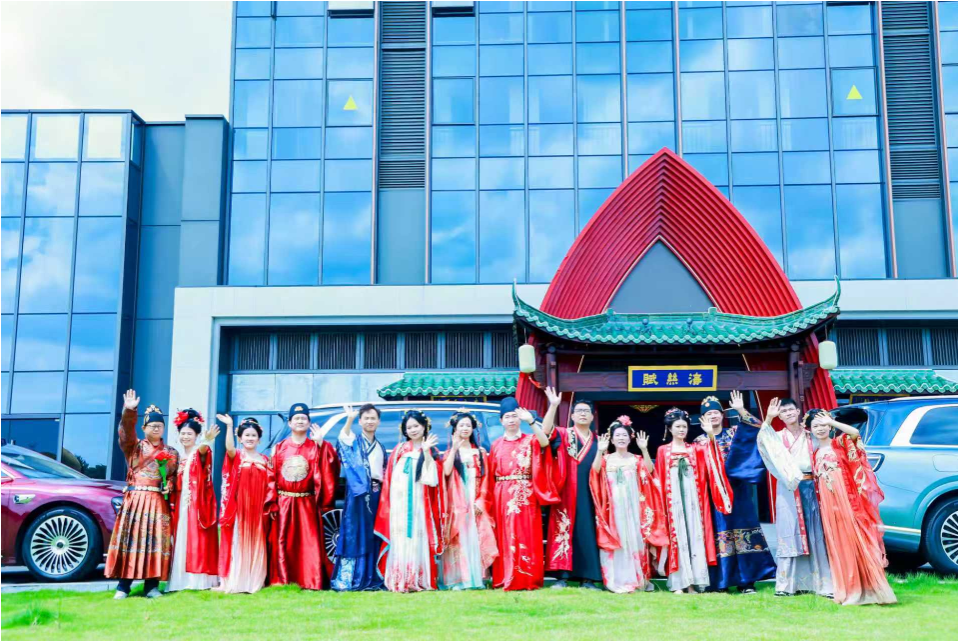 七夕当天广东6056对新人结婚登记，特色活动为幸福加码