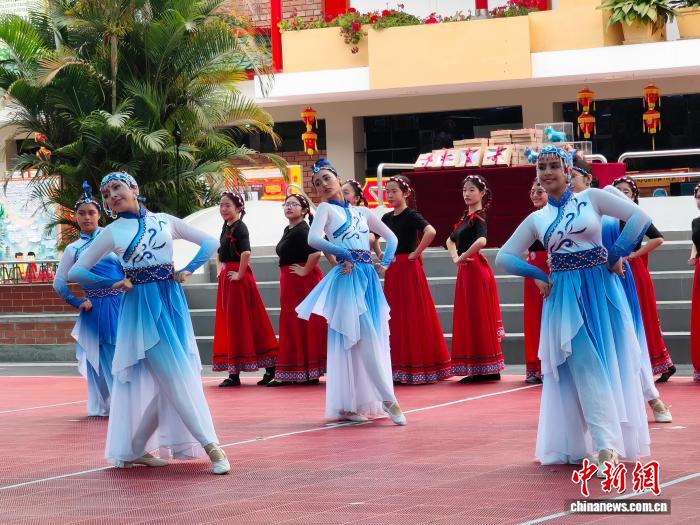 秘鲁若望二十三世秘中学校“中国文化周”圆满闭幕
