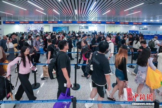 Dual holidays plus Canton Fair to drive passenger boom at Guangzhou Baiyun Airport