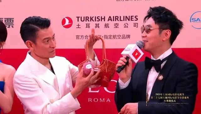 冲上热搜！广东荔枝火成红毯上的主角→