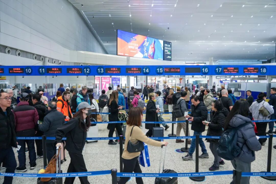 外国游客扎堆来华过春节，广东接住“泼天流量”