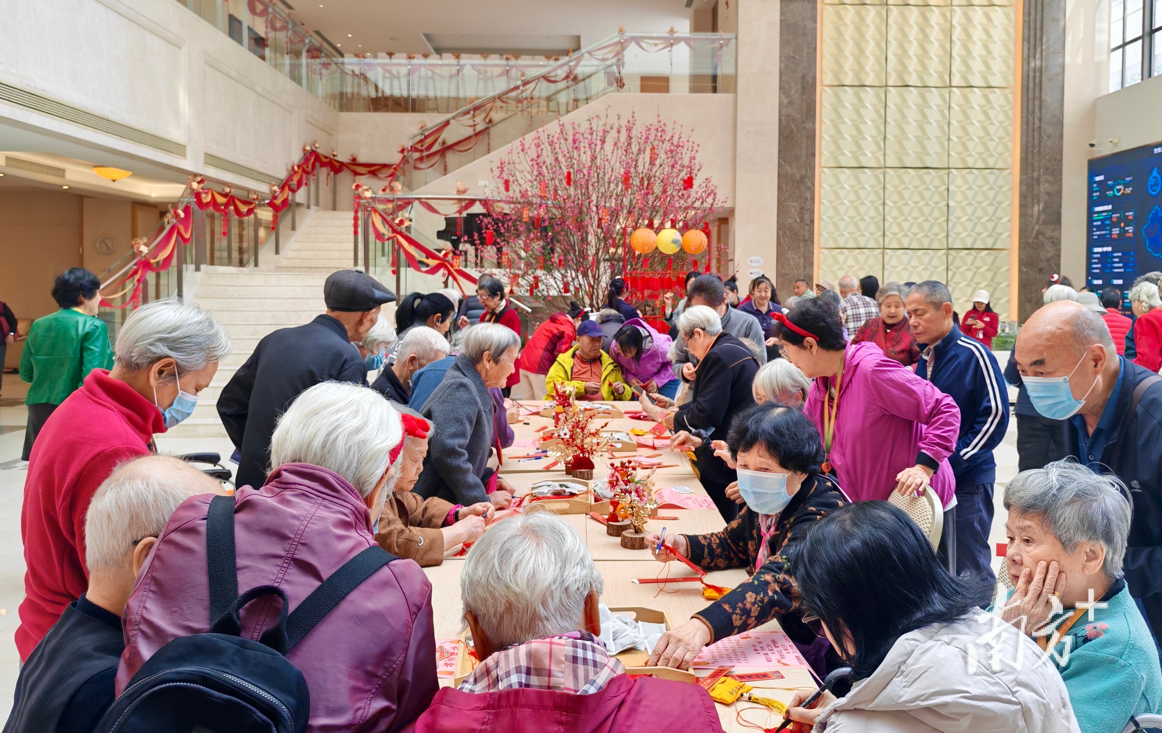 “这里就是家”！近百位港澳老人在粤过“湾区团圆年”