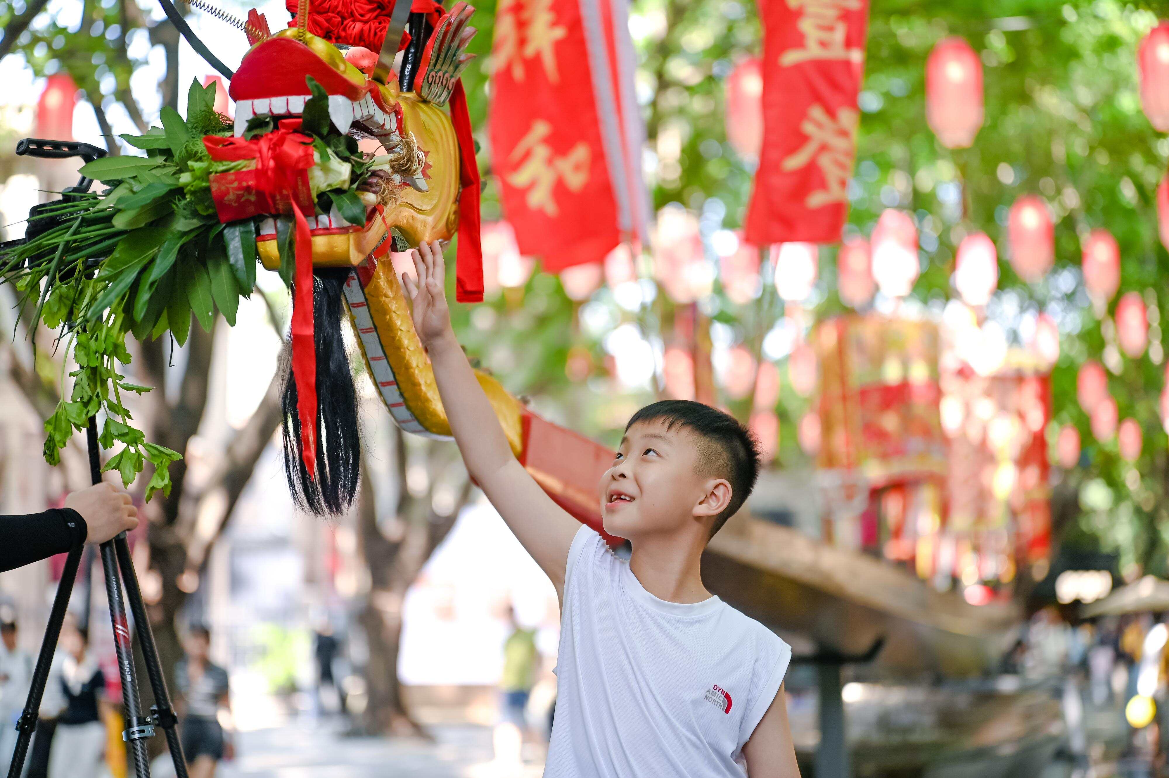 住进民宿看龙舟——广东端午文旅的体验式转身|请到广东过端午
