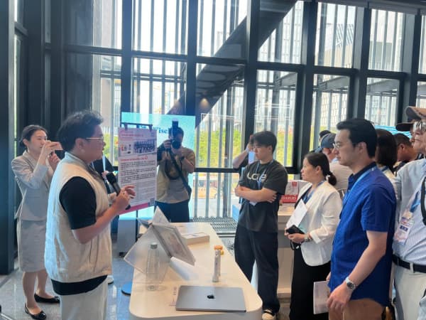 海外华文媒体走进前海深港青年梦工场 见证深港协同创新活力